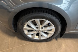 harmaa Skoda Octavia 2018 kuva 11.