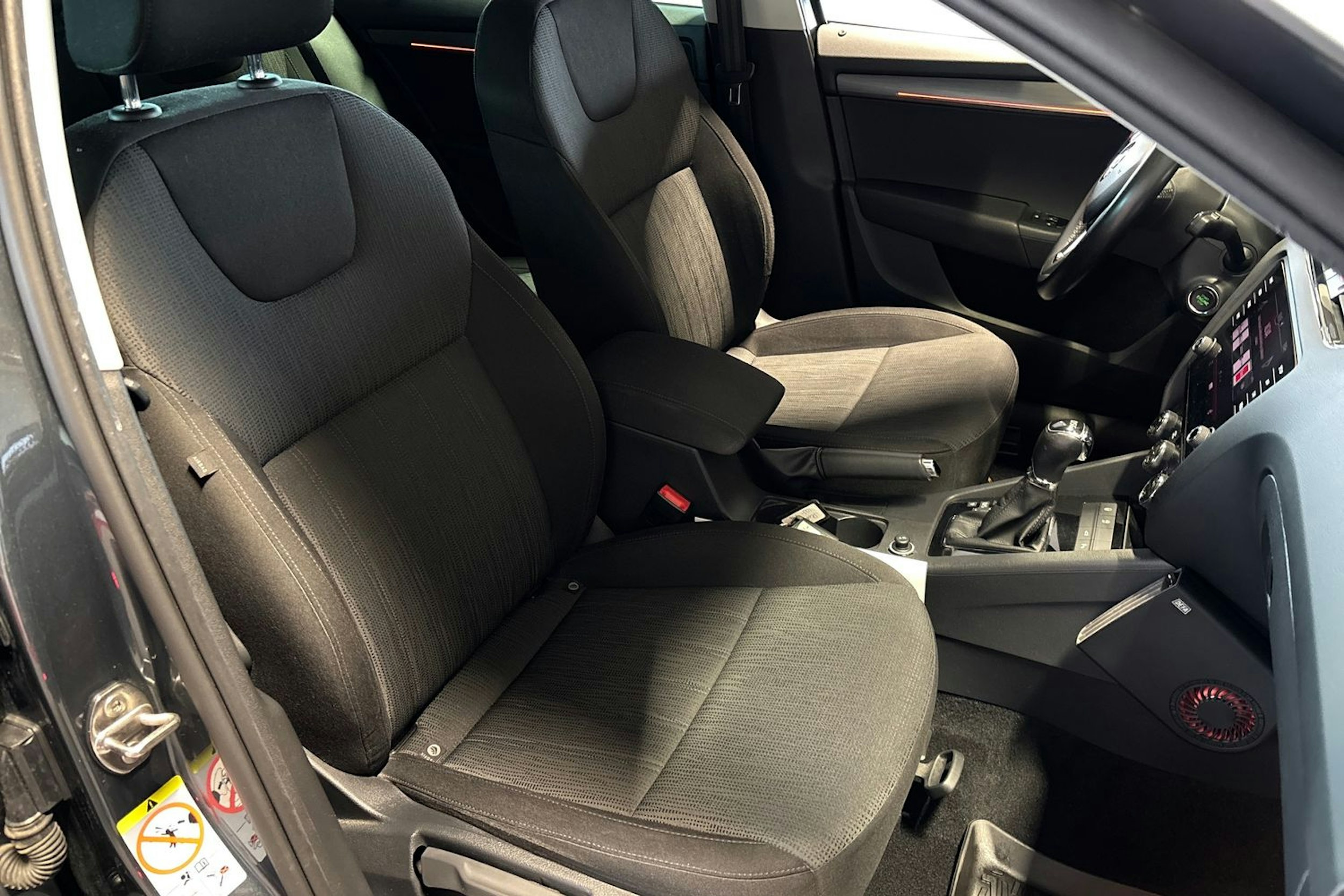 harmaa Skoda Octavia 2018 kuva 15.