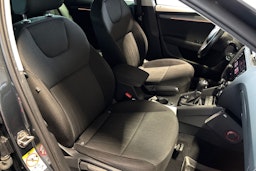 harmaa Skoda Octavia 2018 kuva 15.