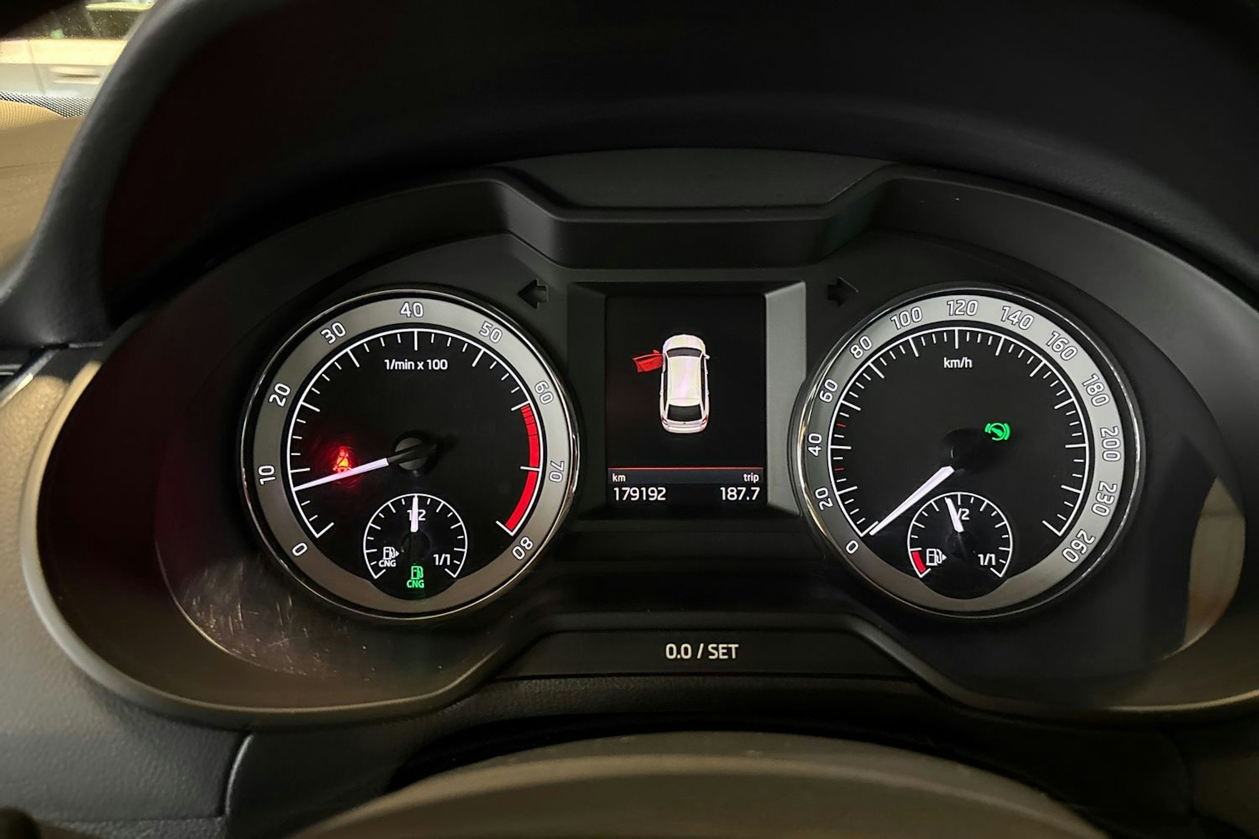 harmaa Skoda Octavia 2018 kuva 17.