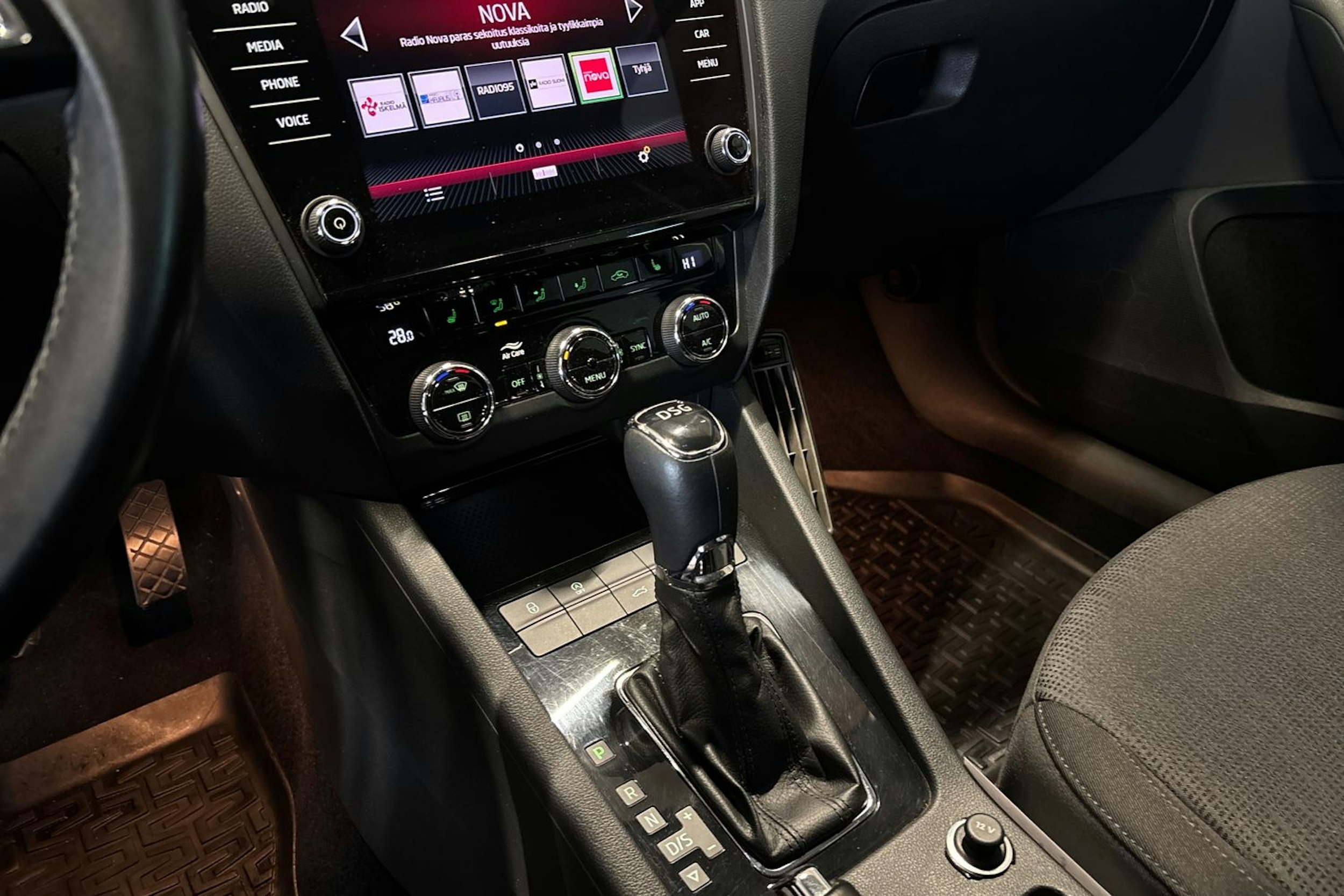 harmaa Skoda Octavia 2018 kuva 21.