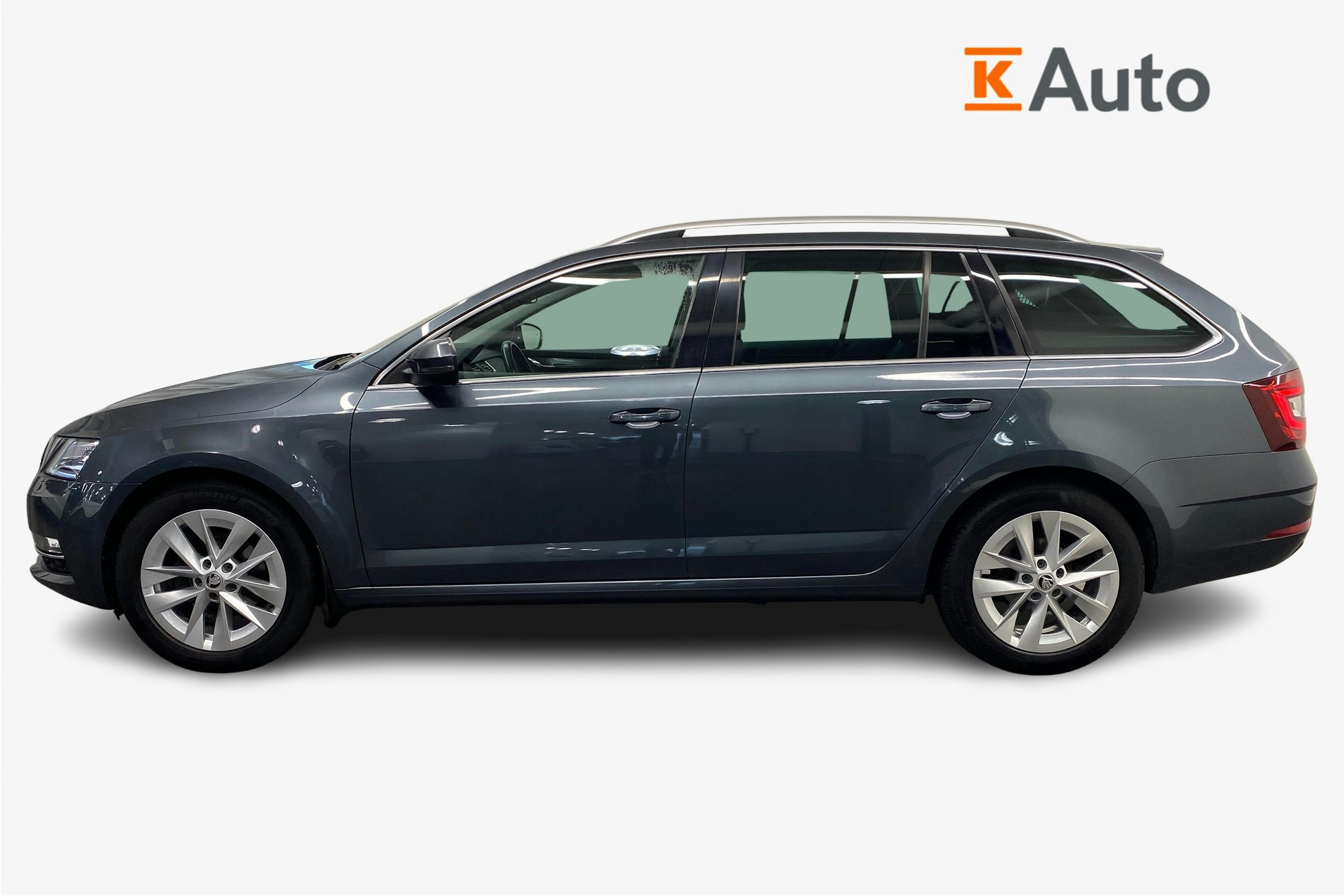 harmaa Skoda Octavia 2018 kuva 5.