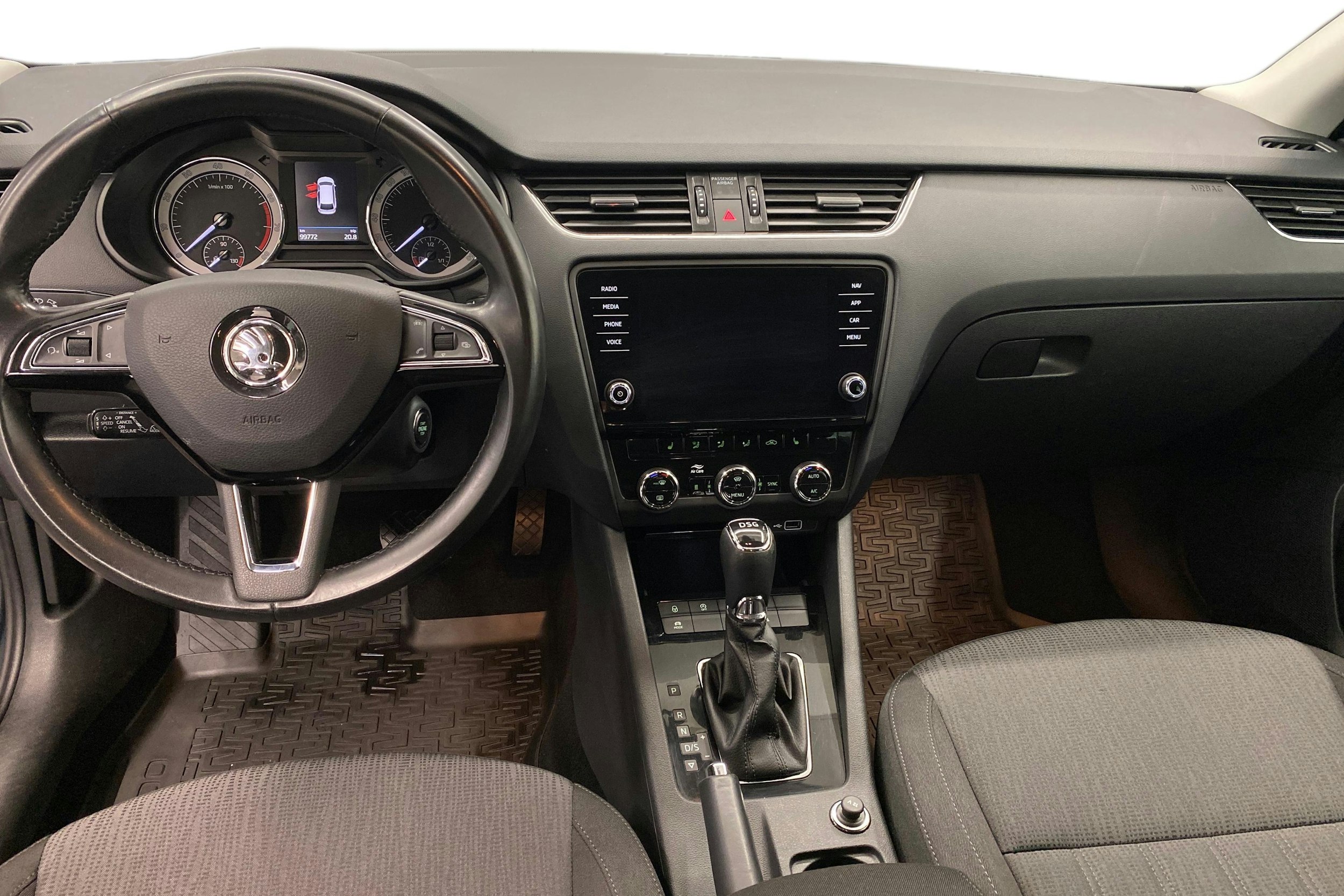 harmaa Skoda Octavia 2018 kuva 7.