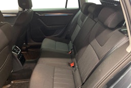 harmaa Skoda Octavia 2018 kuva 8.