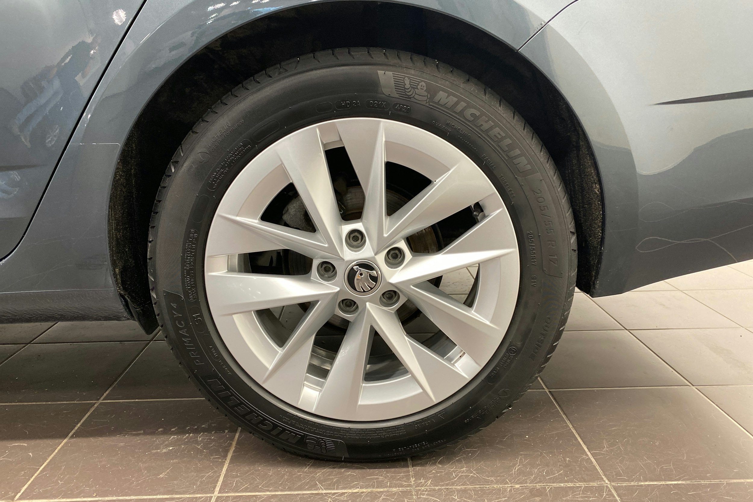 harmaa Skoda Octavia 2018 kuva 10.