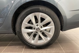 harmaa Skoda Octavia 2018 kuva 10.