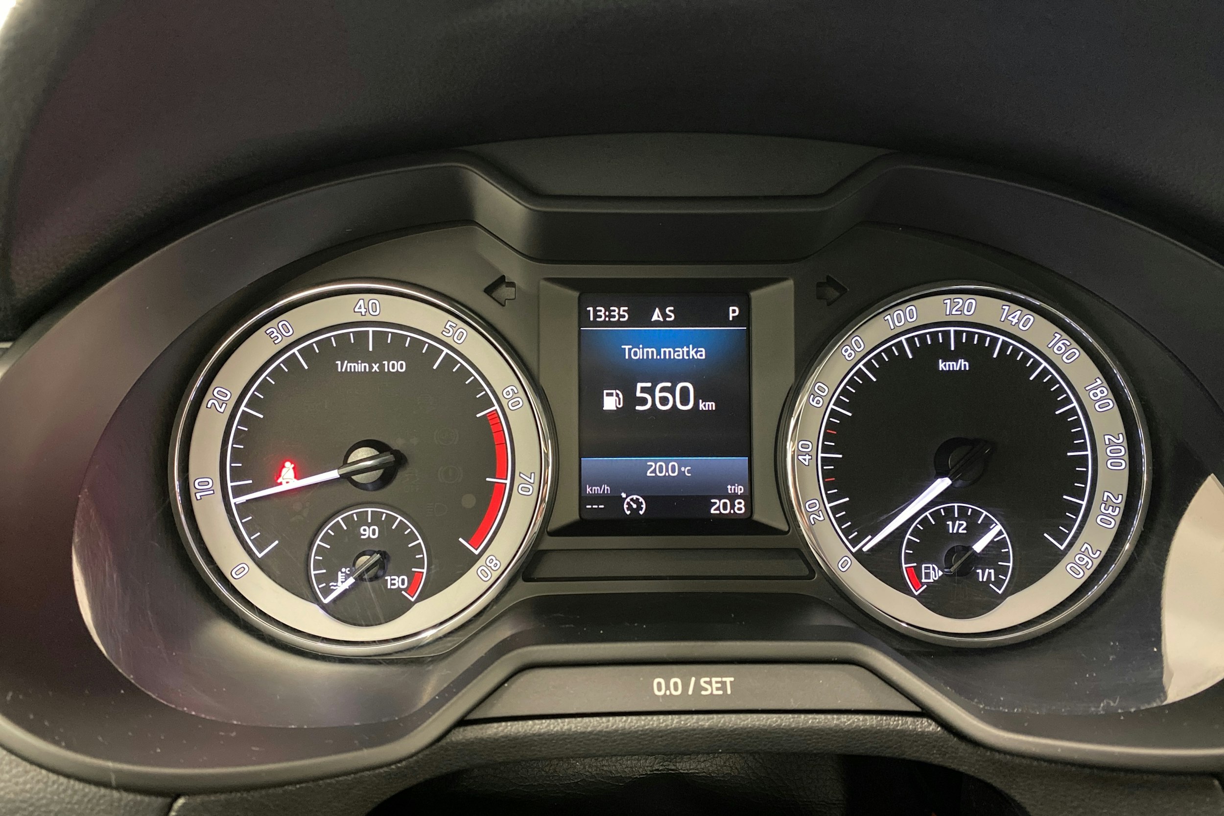 harmaa Skoda Octavia 2018 kuva 11.