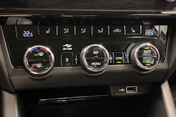 harmaa Skoda Octavia 2018 kuva 14.