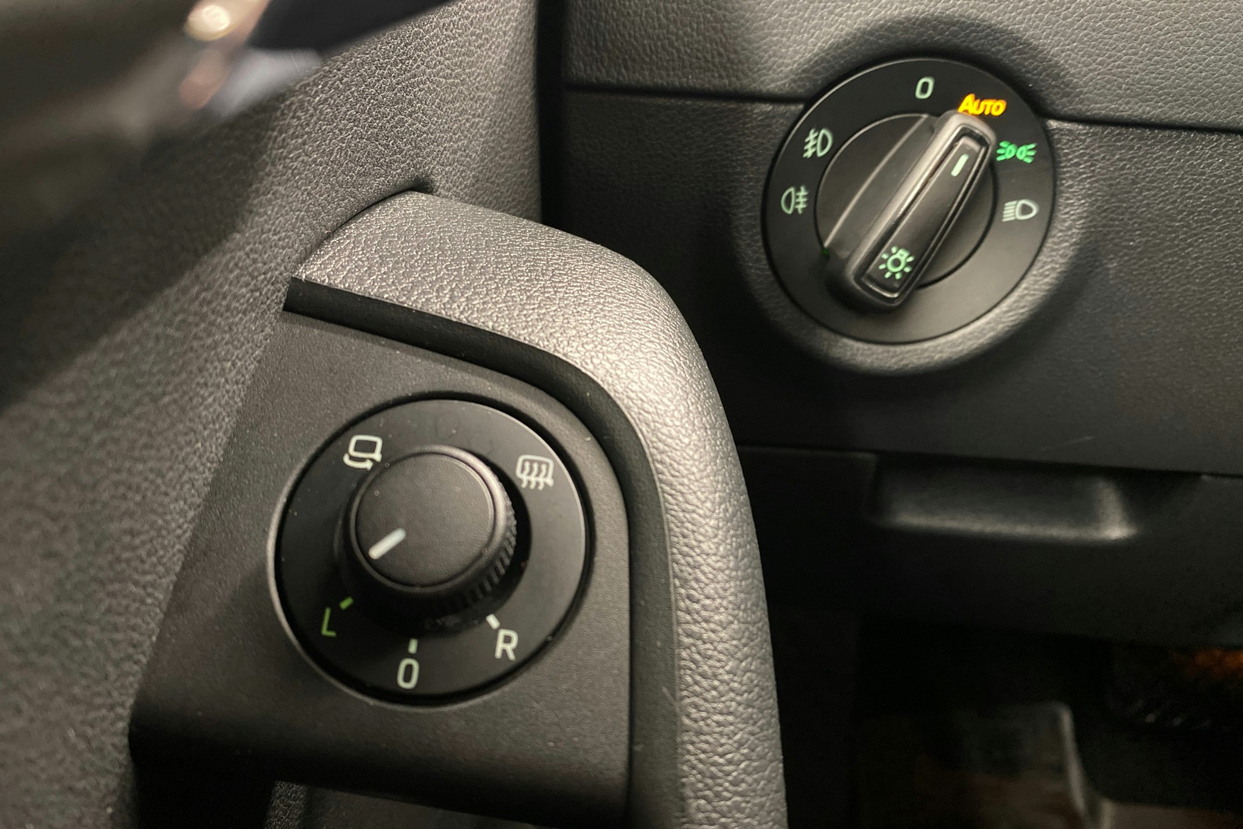 harmaa Skoda Octavia 2018 kuva 17.