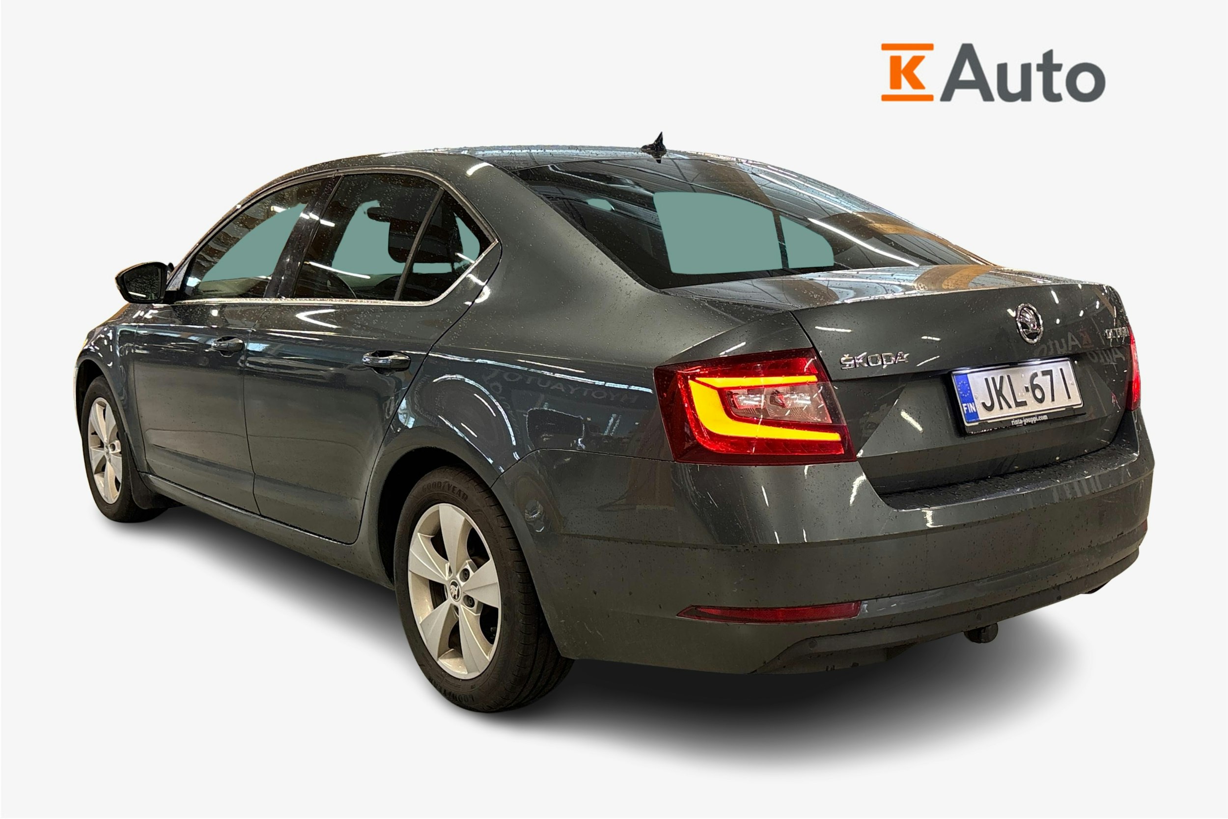 harmaa Skoda Octavia 2018 kuva 2.