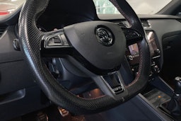 Vihreä Skoda OCTAVIA 2018 kuva 14.