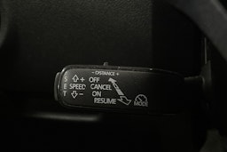 Vihreä Skoda OCTAVIA 2018 kuva 15.