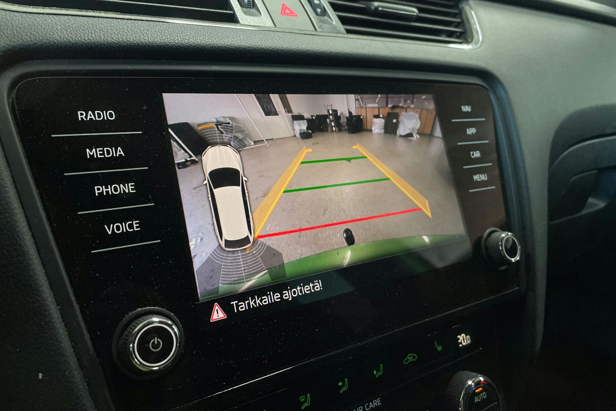 Vihreä Skoda OCTAVIA 2018 kuva 19.