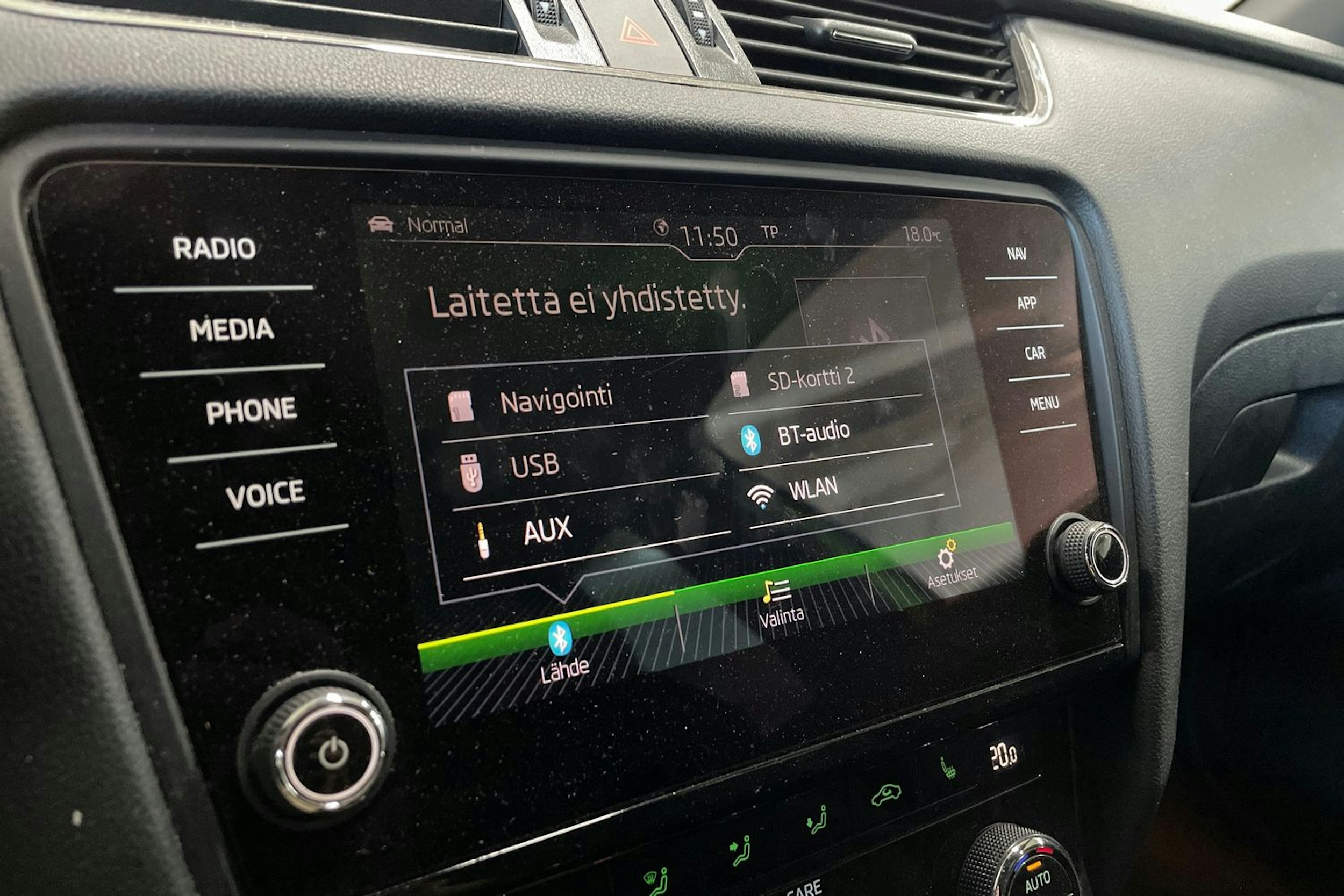 Vihreä Skoda OCTAVIA 2018 kuva 21.