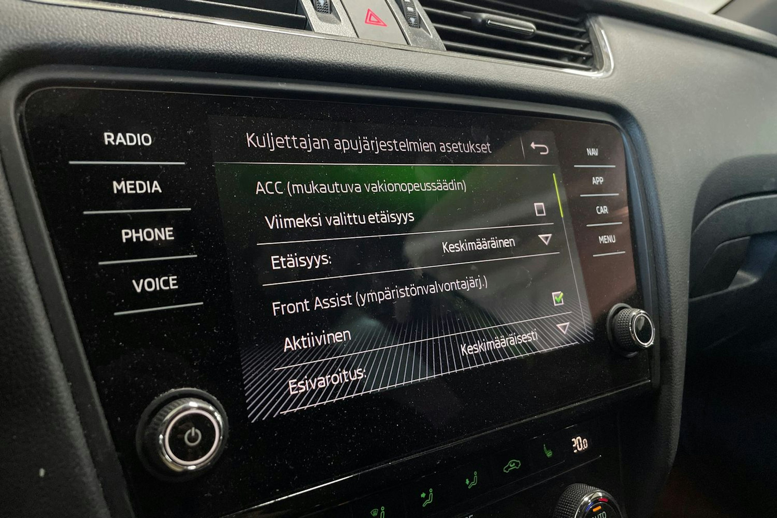 Vihreä Skoda OCTAVIA 2018 kuva 25.