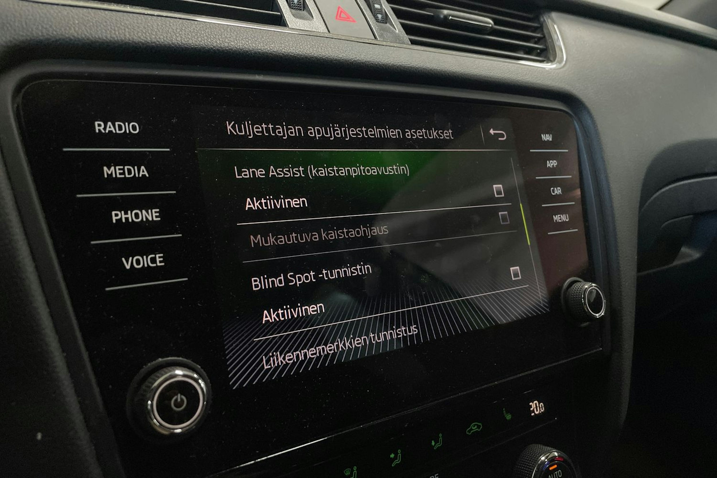 Vihreä Skoda OCTAVIA 2018 kuva 26.