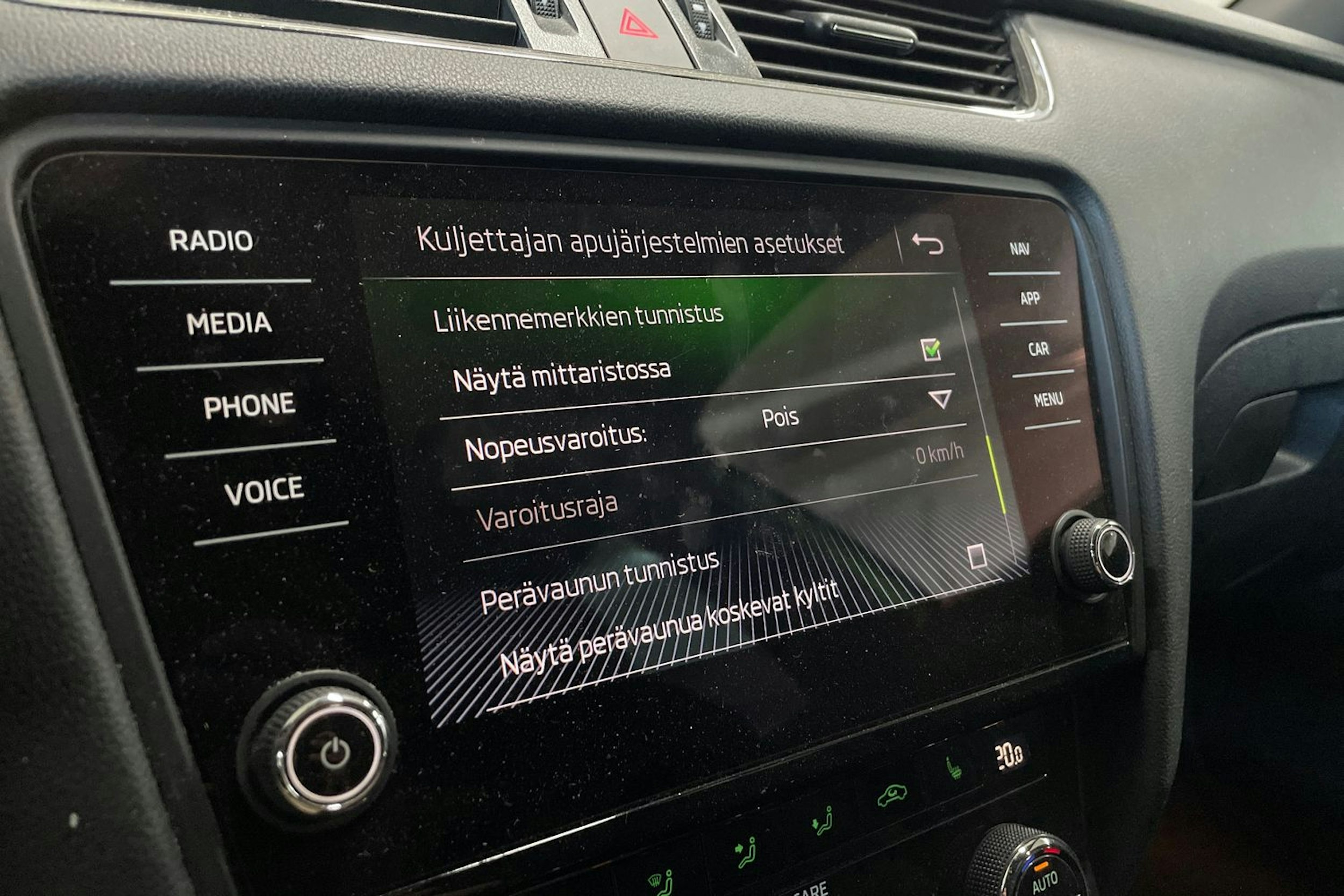 Vihreä Skoda OCTAVIA 2018 kuva 27.