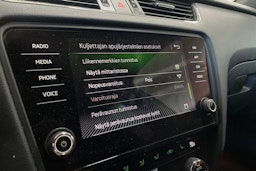 Vihreä Skoda OCTAVIA 2018 kuva 27.