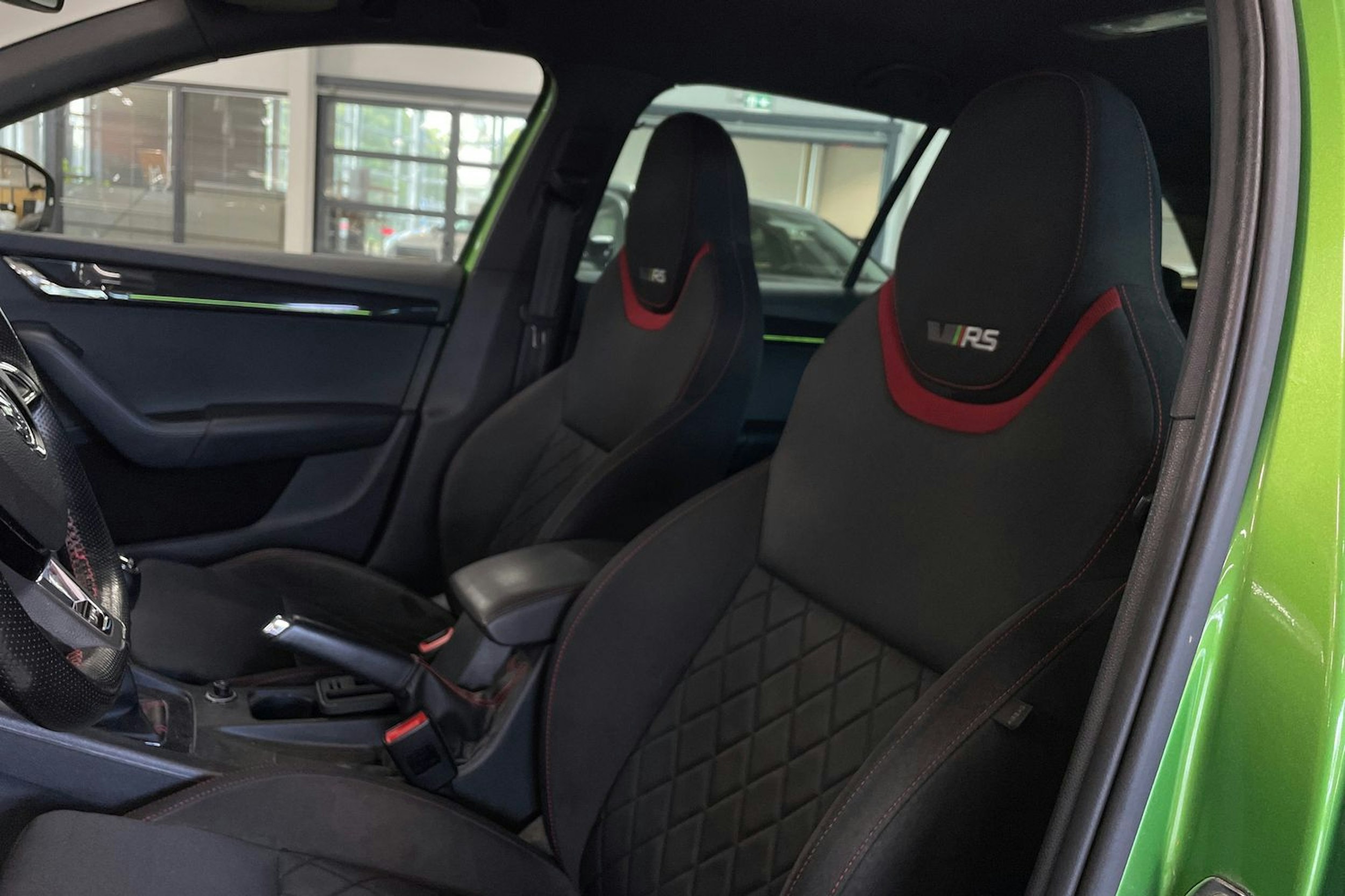 Vihreä Skoda OCTAVIA 2018 kuva 30.