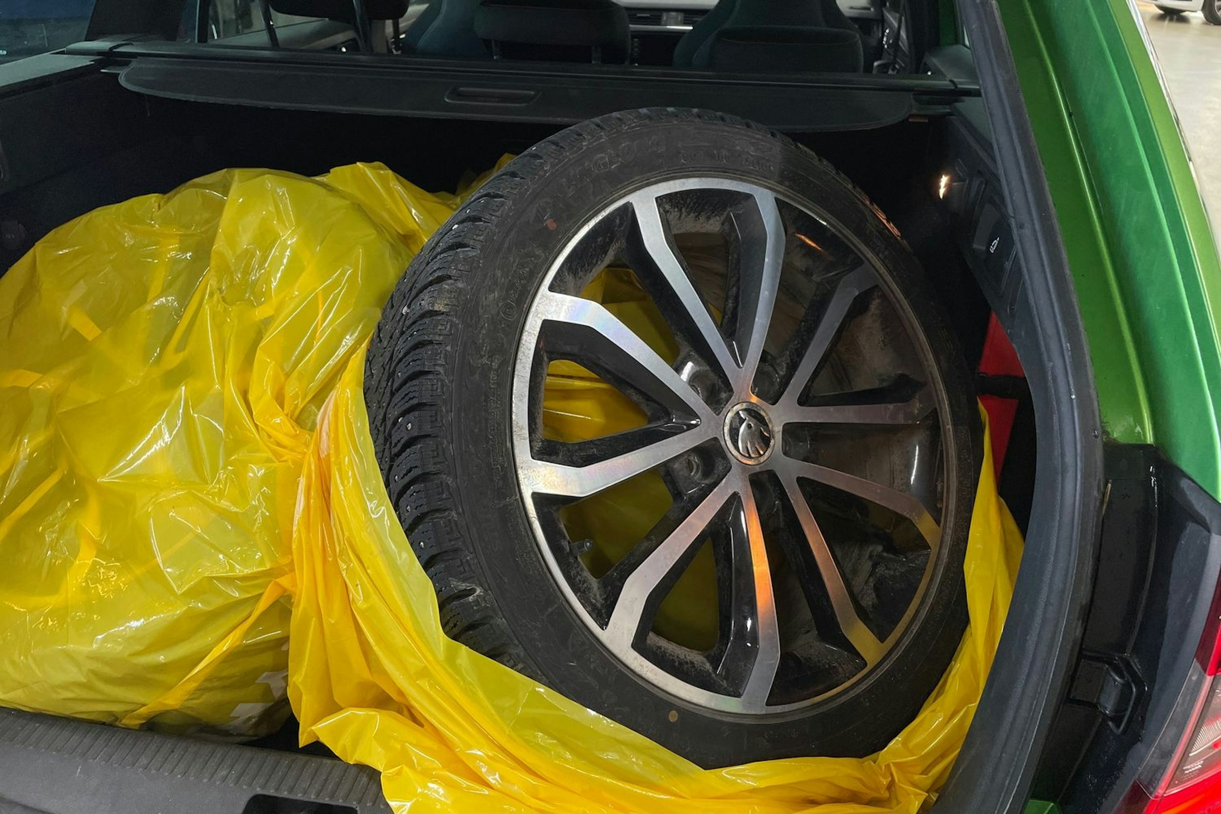 Vihreä Skoda OCTAVIA 2018 kuva 32.
