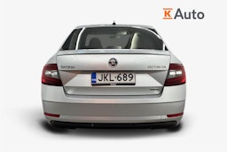 harmaa Skoda Octavia 2018 kuva 3.