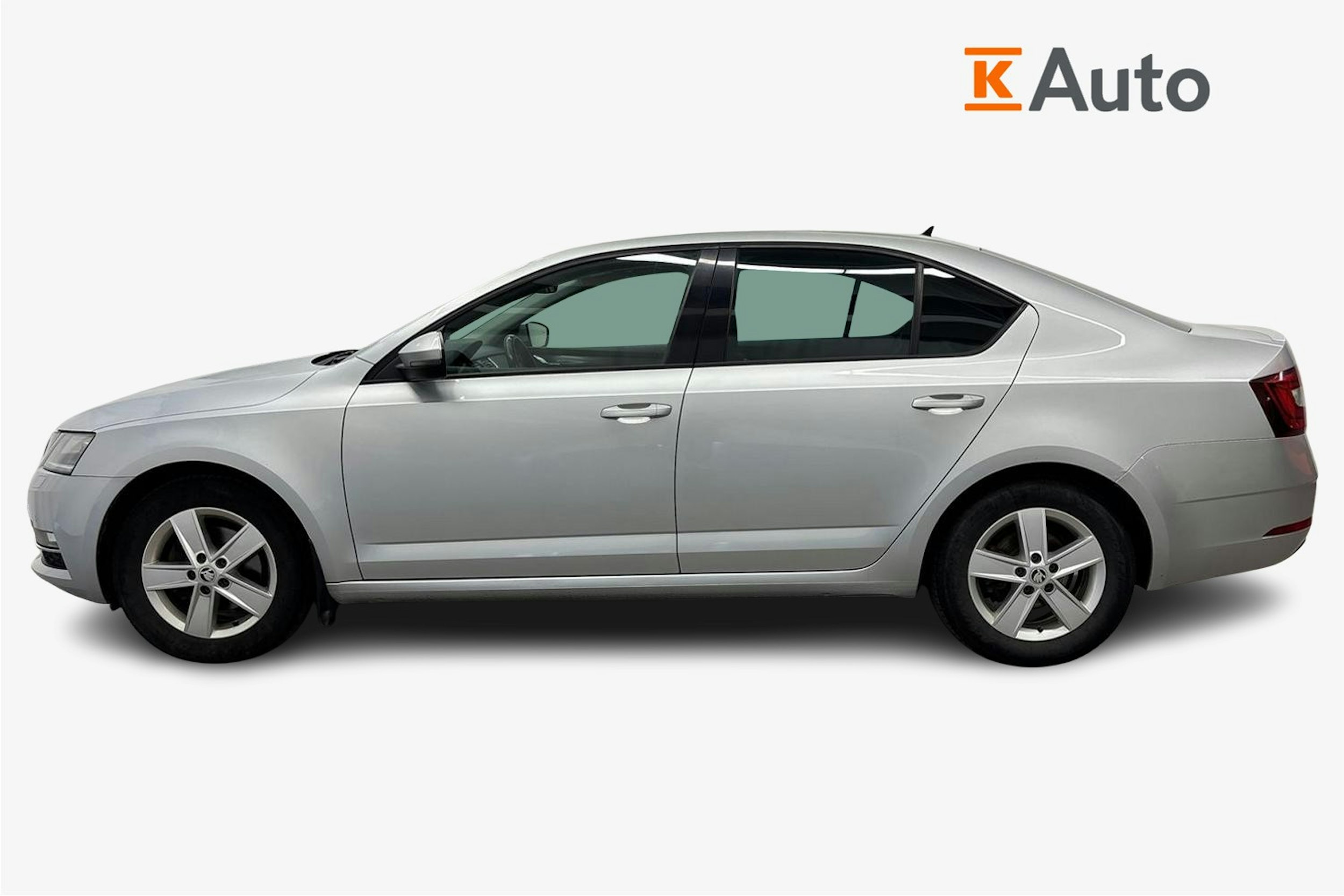 harmaa Skoda Octavia 2018 kuva 5.