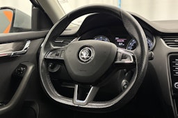 harmaa Skoda Octavia 2018 kuva 13.