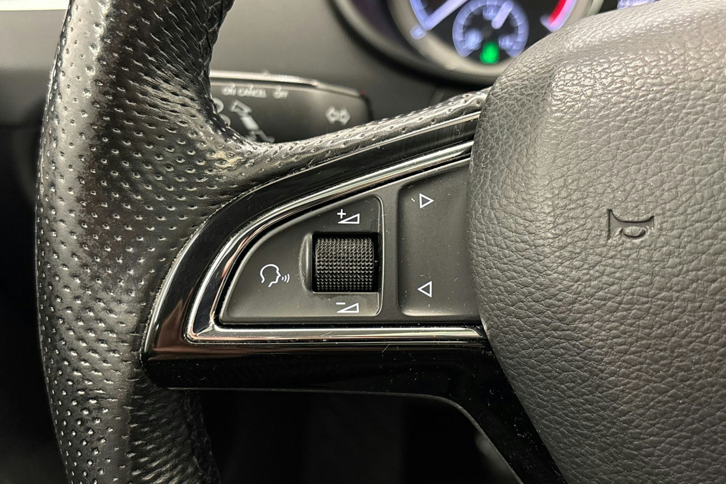 harmaa Skoda Octavia 2018 kuva 14.