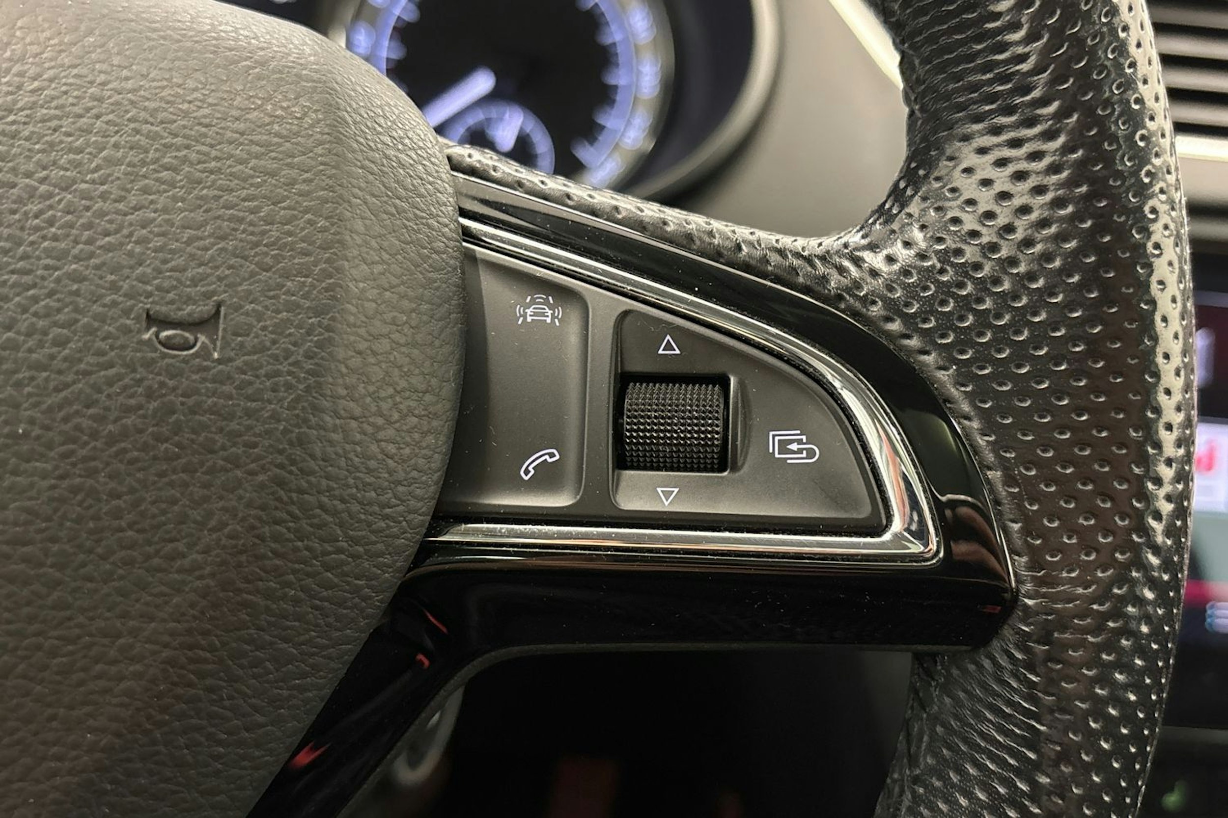 harmaa Skoda Octavia 2018 kuva 15.
