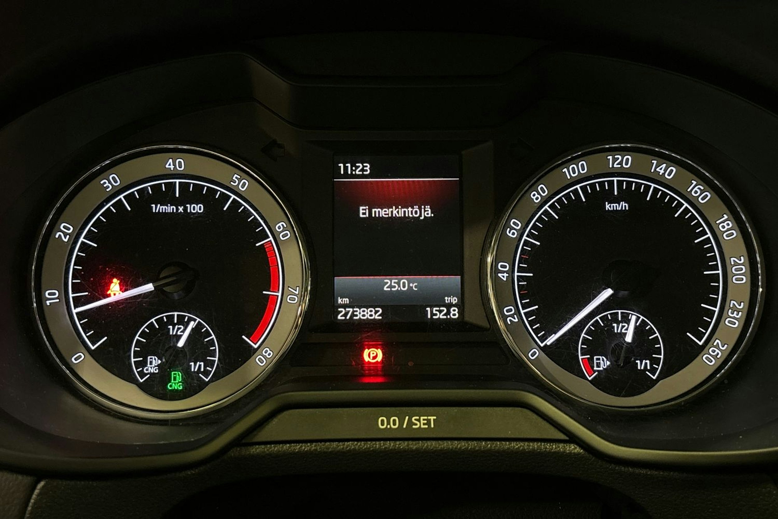 harmaa Skoda Octavia 2018 kuva 16.