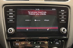 harmaa Skoda Octavia 2018 kuva 17.