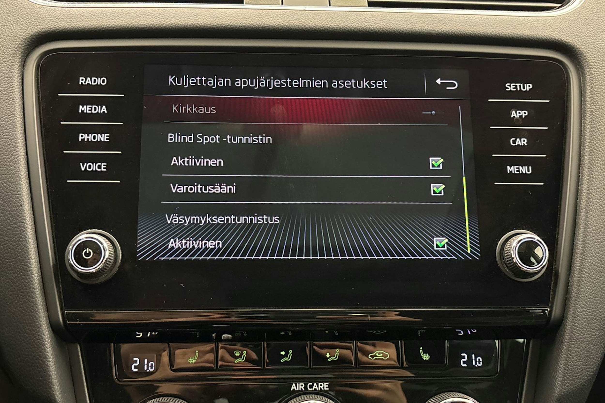 harmaa Skoda Octavia 2018 kuva 19.