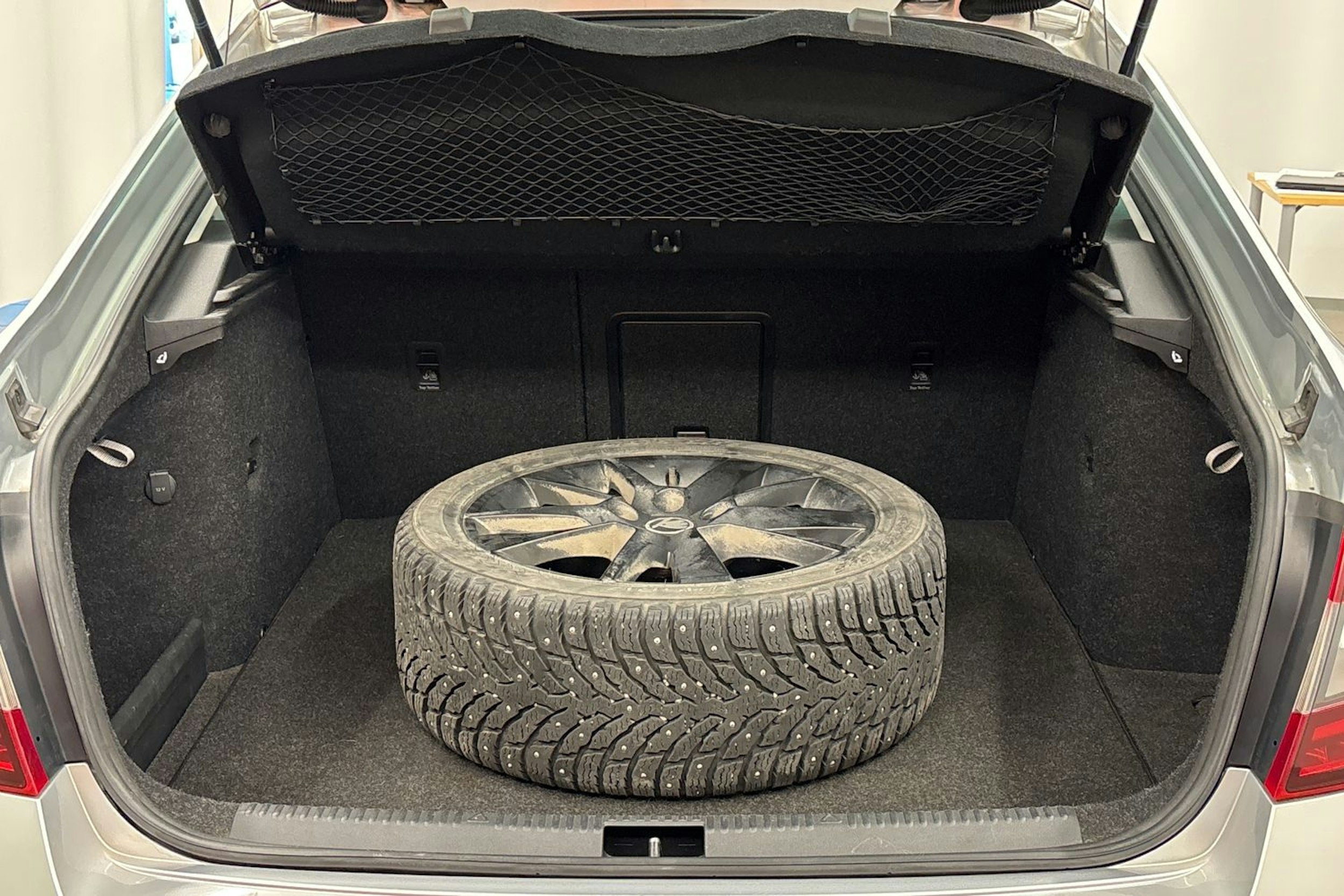 harmaa Skoda Octavia 2018 kuva 22.