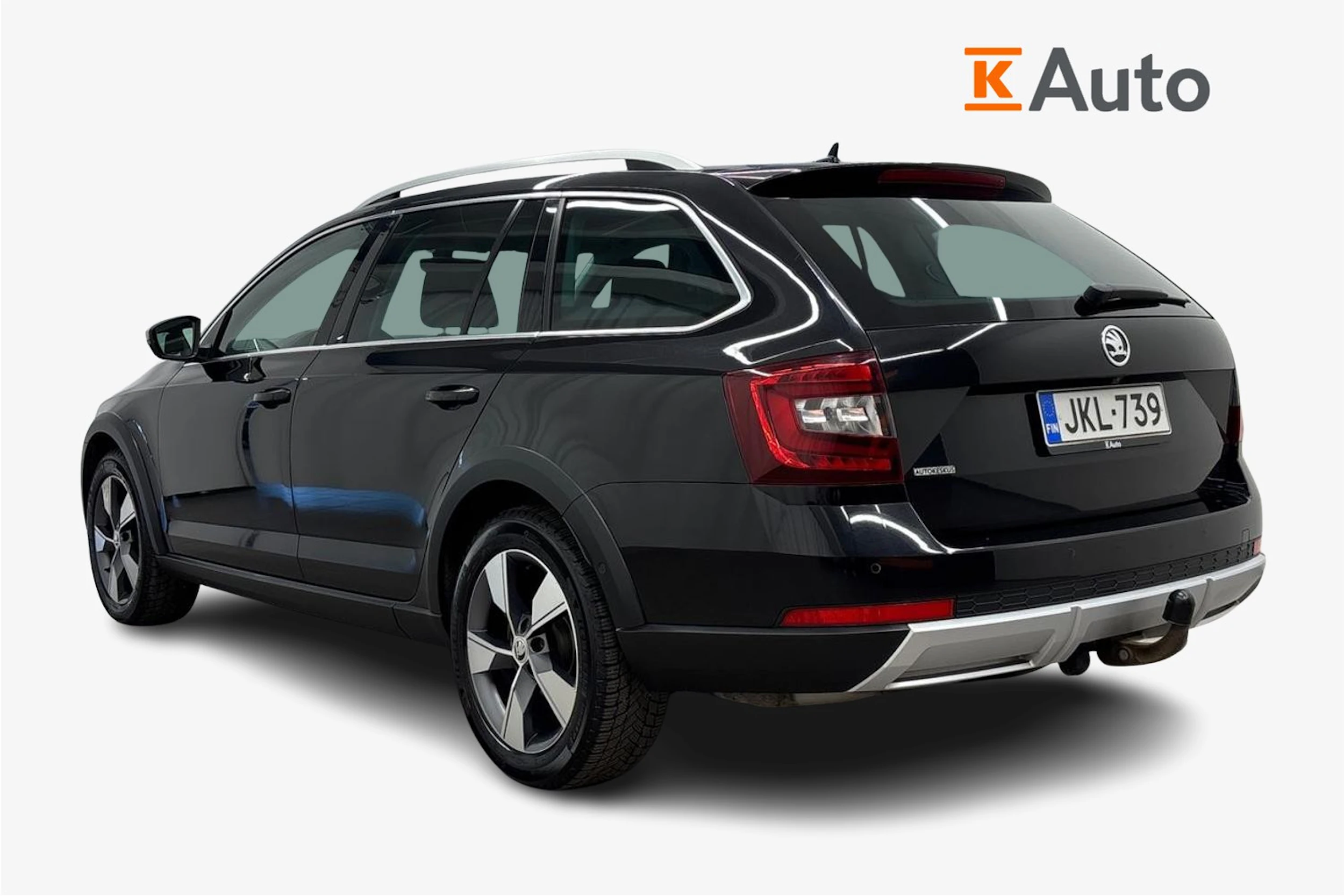 musta Skoda Octavia 2018 kuva 2.