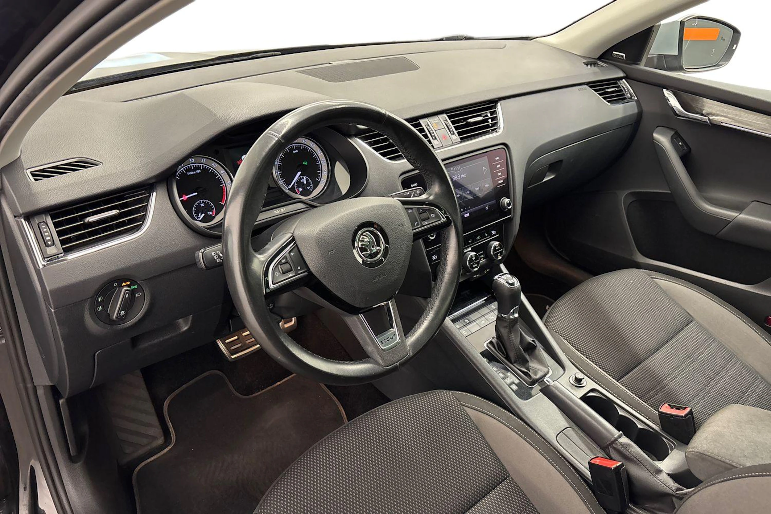 musta Skoda Octavia 2018 kuva 6.
