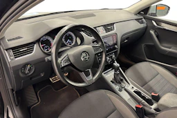 musta Skoda Octavia 2018 kuva 6.