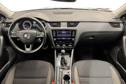 musta Skoda Octavia 2018 kuva 7.