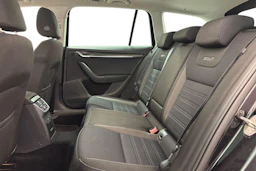 musta Skoda Octavia 2018 kuva 8.