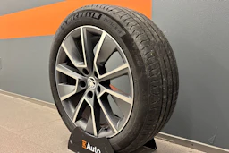 musta Skoda Octavia 2018 kuva 10.