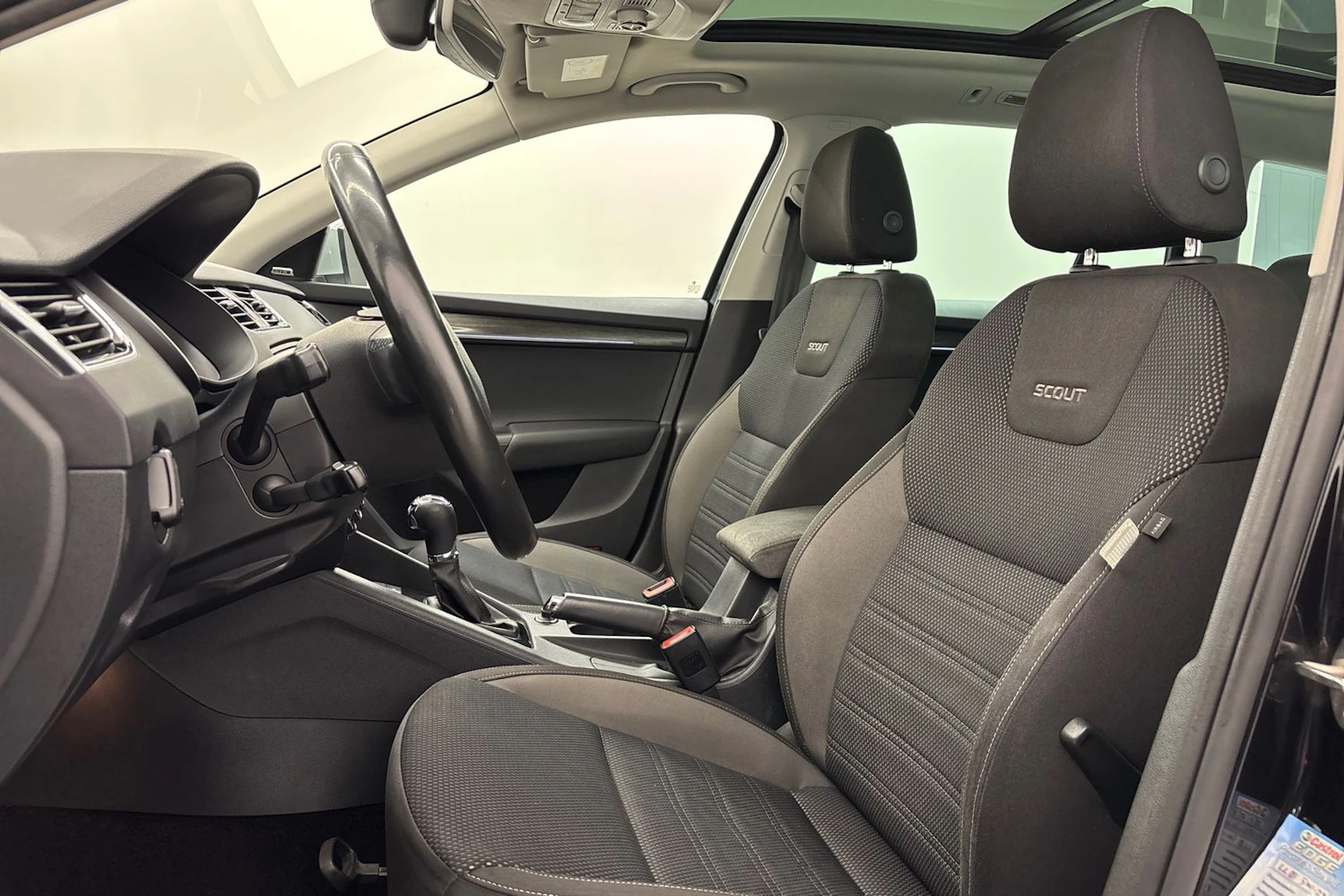 musta Skoda Octavia 2018 kuva 11.