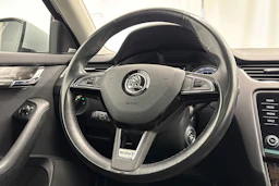 musta Skoda Octavia 2018 kuva 13.