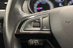 musta Skoda Octavia 2018 kuva 14.