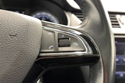 musta Skoda Octavia 2018 kuva 15.