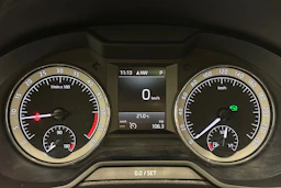 musta Skoda Octavia 2018 kuva 17.