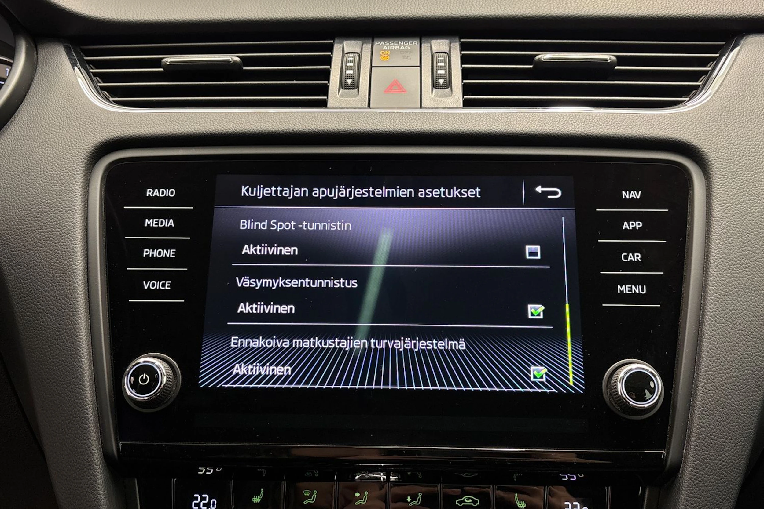 musta Skoda Octavia 2018 kuva 20.