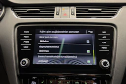 musta Skoda Octavia 2018 kuva 20.