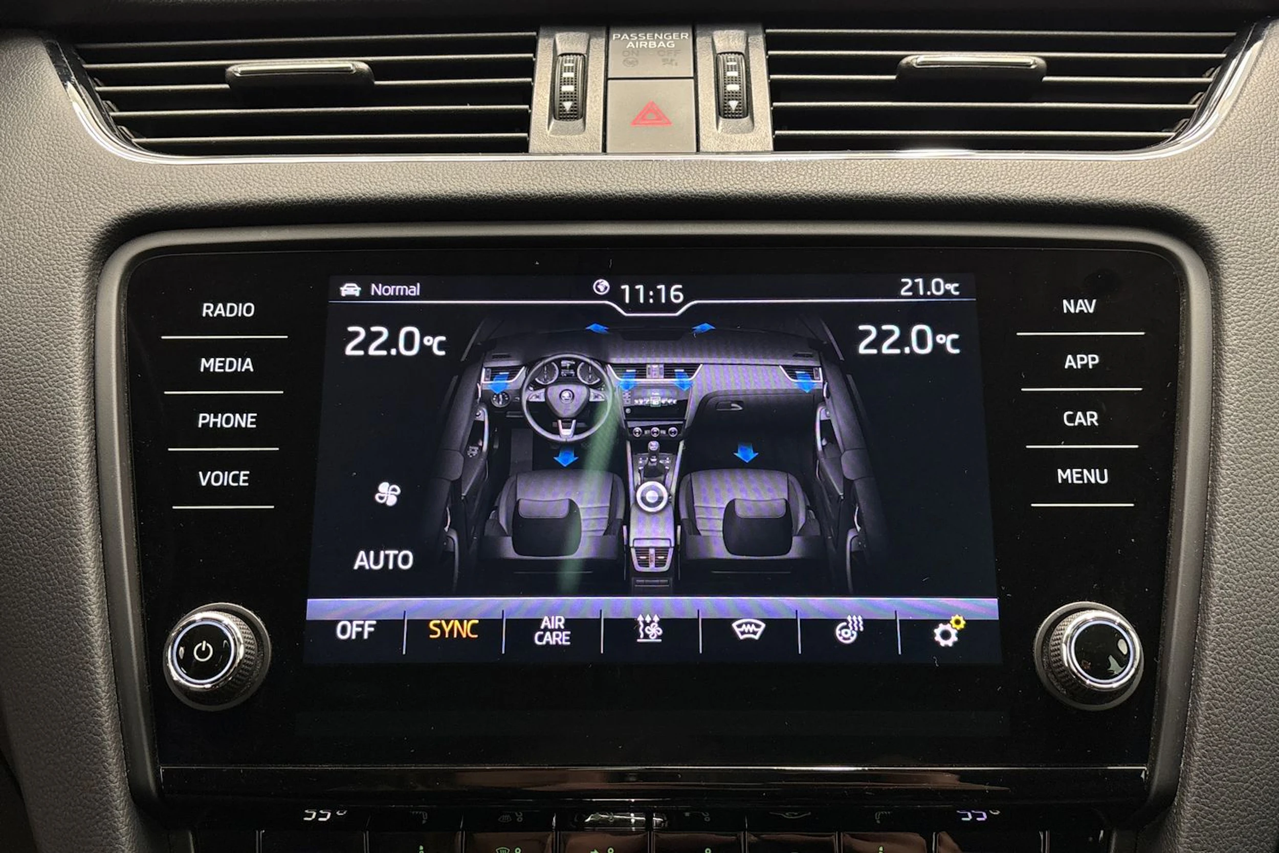 musta Skoda Octavia 2018 kuva 23.