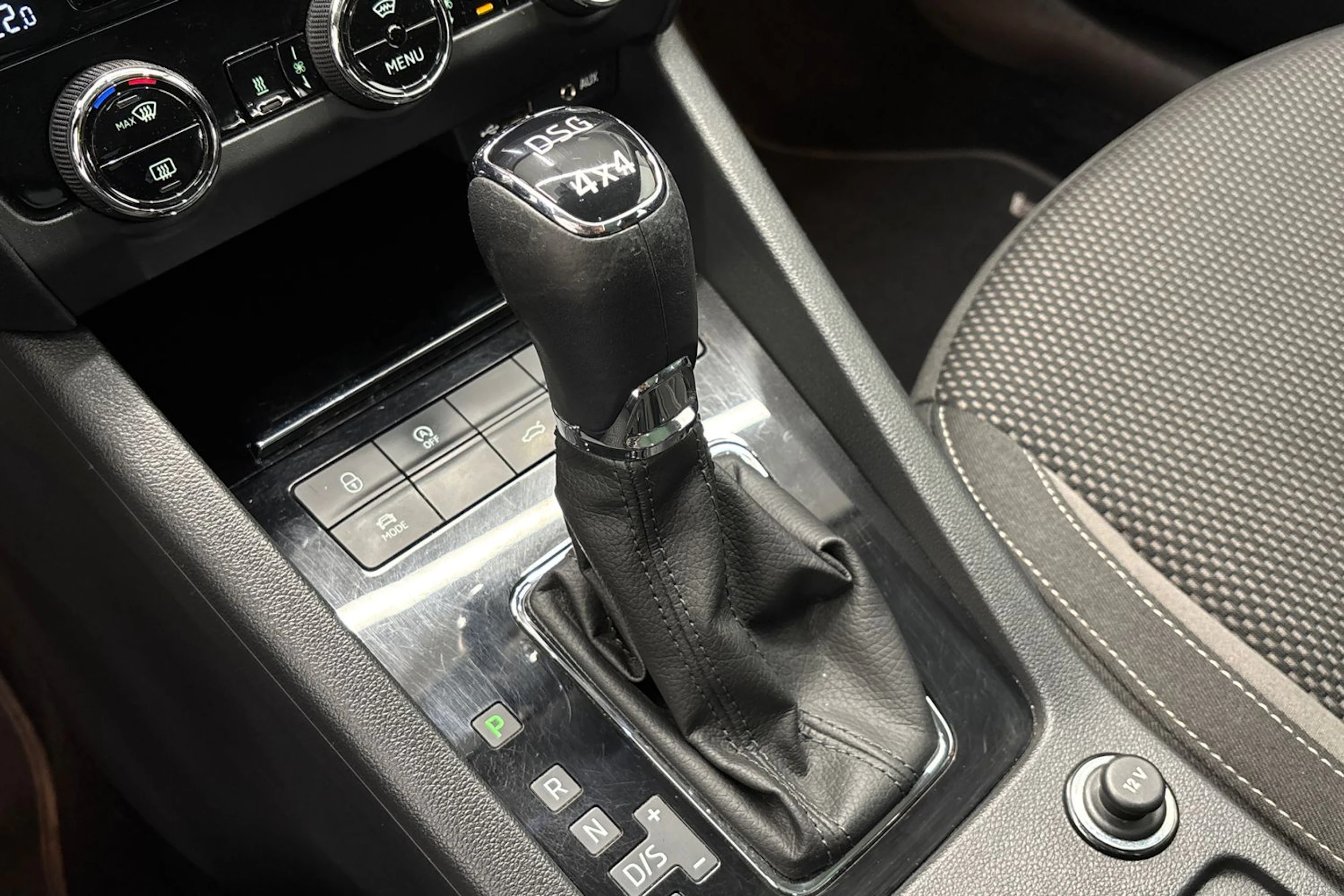 musta Skoda Octavia 2018 kuva 24.