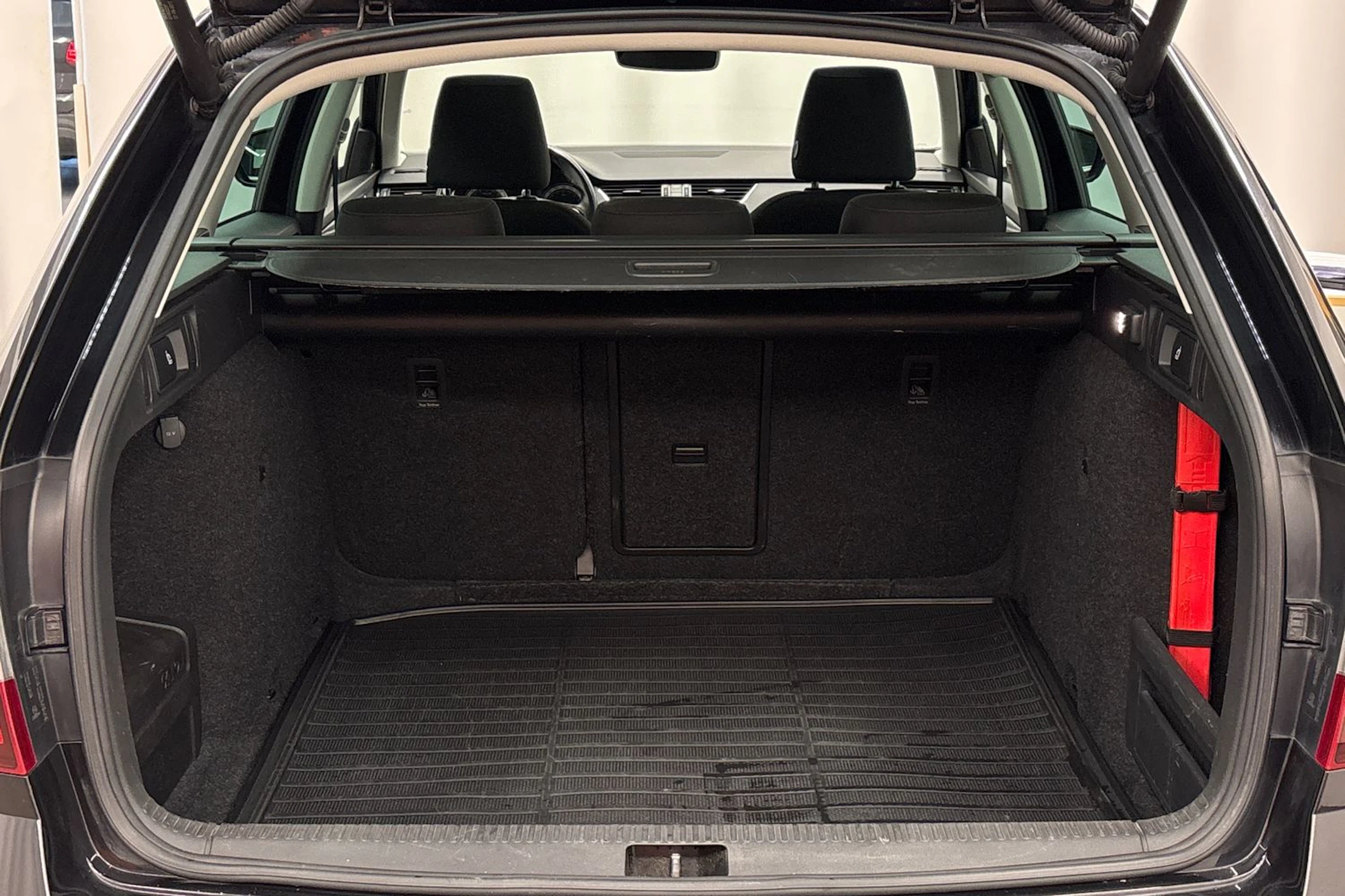 musta Skoda Octavia 2018 kuva 25.