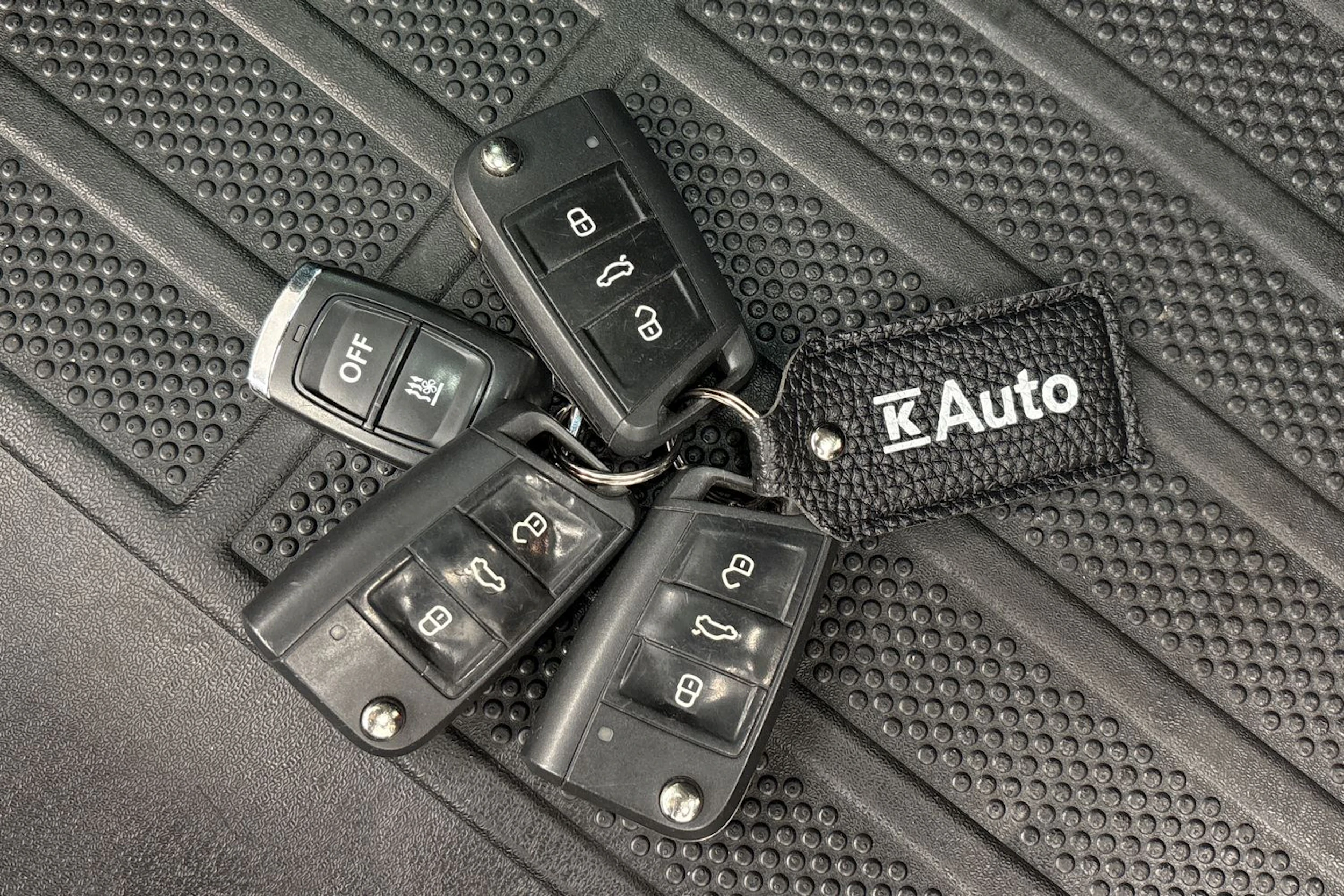 musta Skoda Octavia 2018 kuva 27.